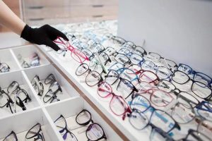HMK Eyewear là chuỗi cửa hàng mắt kính uy tín được giới trẻ ưa chuộng hiện nay
