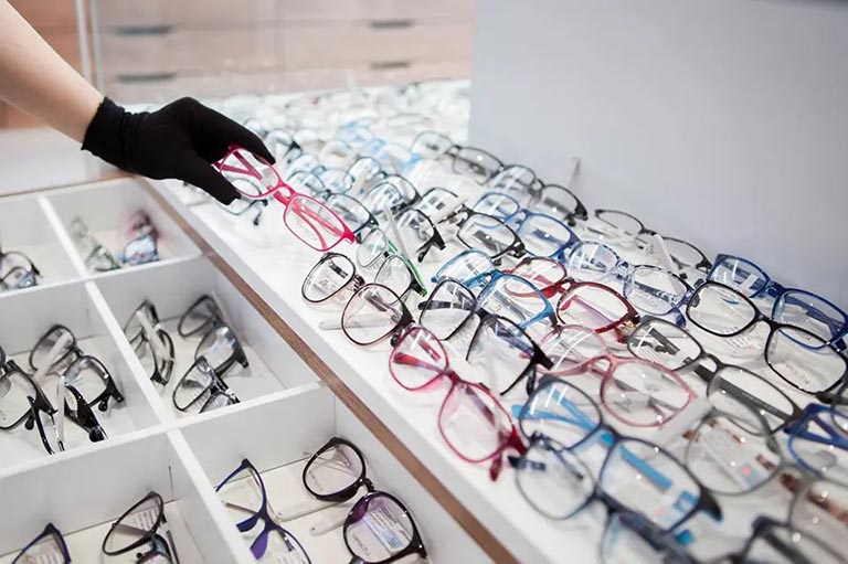 HMK Eyewear là chuỗi cửa hàng mắt kính uy tín được giới trẻ ưa chuộng hiện nay