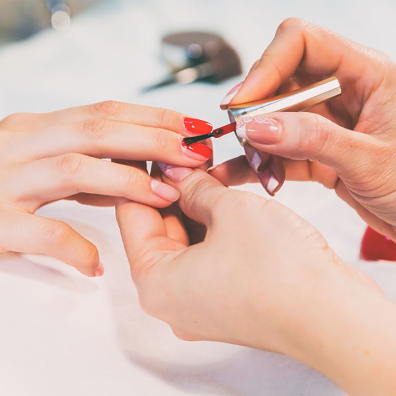 Mẫu móng tay đẹp nhẹ nhàng chiếm sóng thị trường làm đẹp