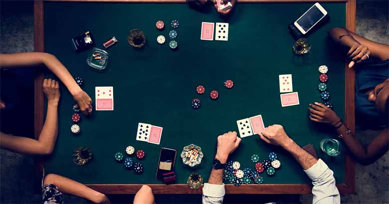 Khám Phá Bài Poker Là Gì và Tại Sao Trò Chơi Này Lại Nổi Tiếng?