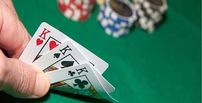 Luật Chơi Liêng 3 Cây: Bí Kíp "Hốt Bạc" Cho Mọi Đối Tượng 